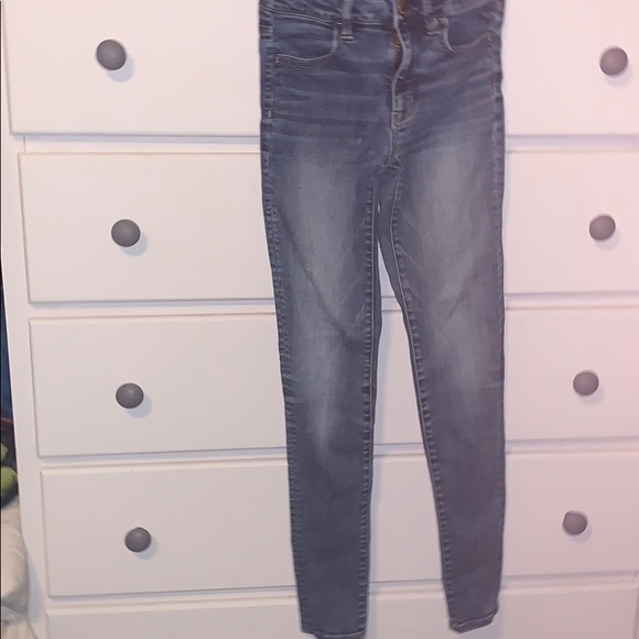 American Eagle light wash Hi-Rise Jegging. Size 00 - Picture 3 of 5